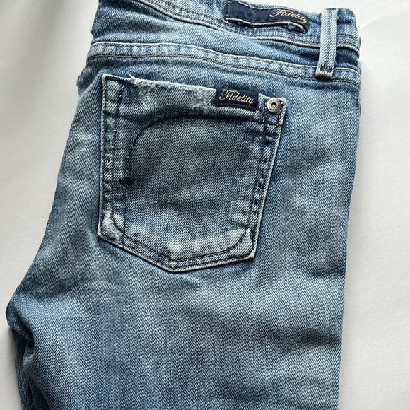 Fidelity. Size 28. Jeans. Nice fit & cool wash. - Picture 2 of 4